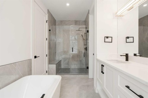 2812 35 Street Sw, Calgary, AB - Indoor Photo Showing Bathroom