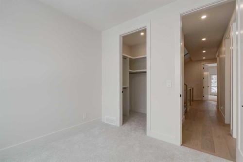 2812 35 Street Sw, Calgary, AB - Indoor Photo Showing Other Room