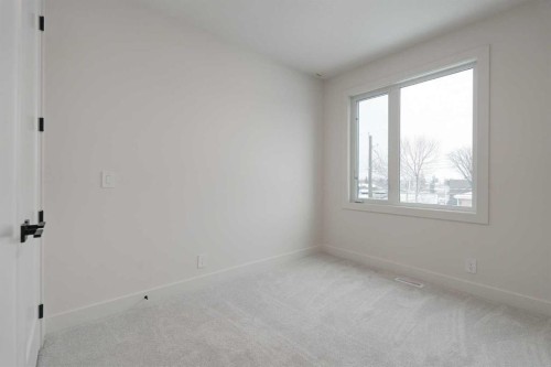 2812 35 Street Sw, Calgary, AB - Indoor Photo Showing Other Room