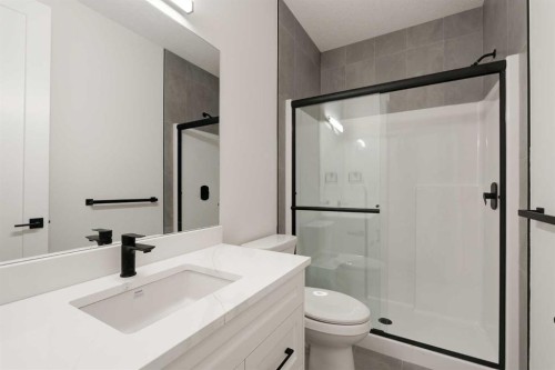 2812 35 Street Sw, Calgary, AB - Indoor Photo Showing Bathroom