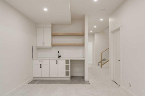 2812 35 Street Sw, Calgary, AB - Indoor Photo Showing Other Room