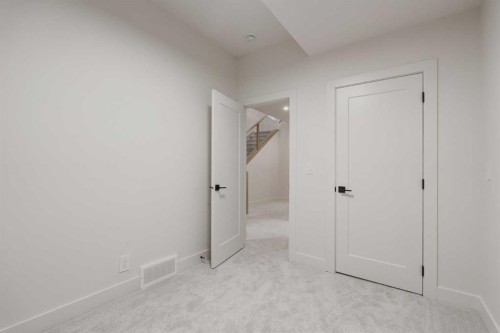 2812 35 Street Sw, Calgary, AB - Indoor Photo Showing Other Room