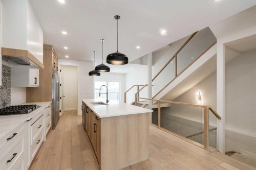 2812 35 Street Sw, Calgary, AB - Indoor Photo Showing Kitchen With Upgraded Kitchen