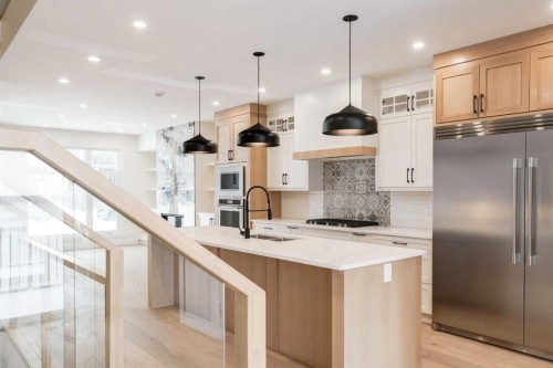 2812 35 Street Sw, Calgary, AB - Indoor Photo Showing Kitchen With Stainless Steel Kitchen With Upgraded Kitchen