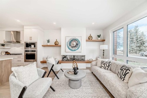 39B Moncton Road Ne, Calgary, AB - Indoor Photo Showing Living Room