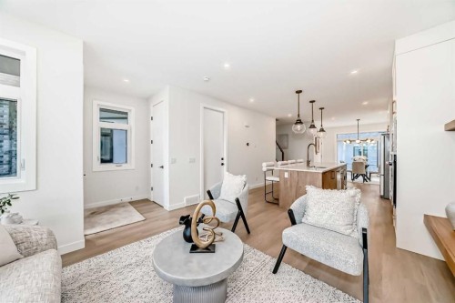 39B Moncton Road Ne, Calgary, AB - Indoor Photo Showing Living Room