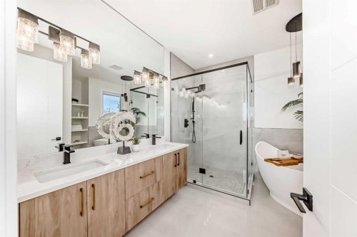 39B Moncton Road Ne, Calgary, AB - Indoor Photo Showing Bathroom