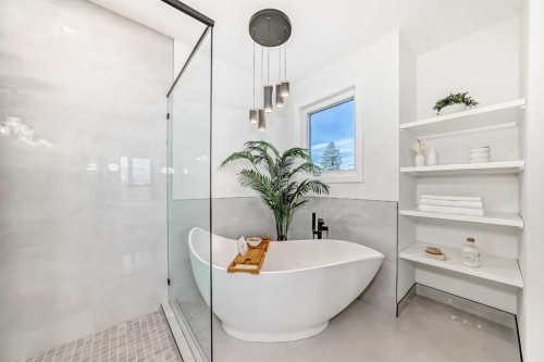 39B Moncton Road Ne, Calgary, AB - Indoor Photo Showing Bathroom