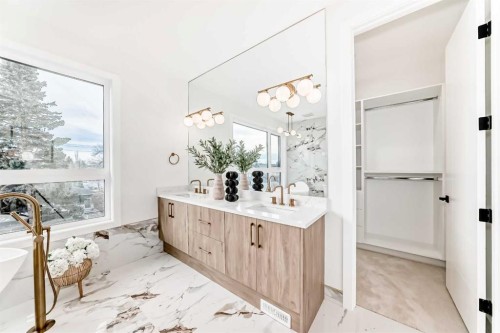39B Moncton Road Ne, Calgary, AB - Indoor Photo Showing Bathroom