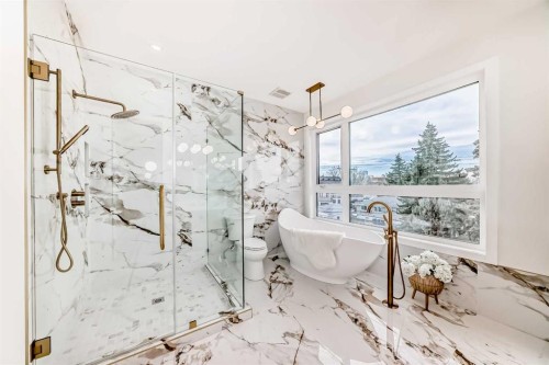 39B Moncton Road Ne, Calgary, AB - Indoor Photo Showing Bathroom