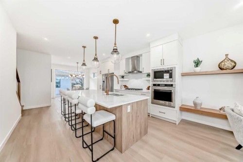 39B Moncton Road Ne, Calgary, AB - Indoor Photo Showing Kitchen With Upgraded Kitchen