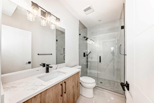 39B Moncton Road Ne, Calgary, AB - Indoor Photo Showing Bathroom