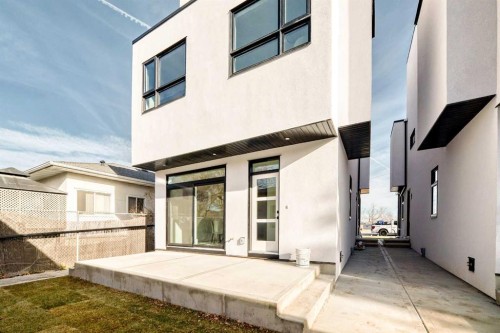 39B Moncton Road Ne, Calgary, AB - Indoor Photo Showing Other Room