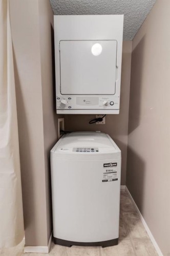 1109-505 Railway Street West, Cochrane, AB - Indoor Photo Showing Laundry Room