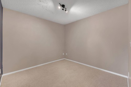 1109-505 Railway Street West, Cochrane, AB - Indoor Photo Showing Other Room