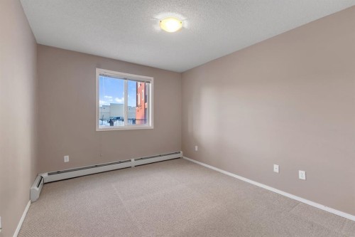1109-505 Railway Street West, Cochrane, AB - Indoor Photo Showing Other Room