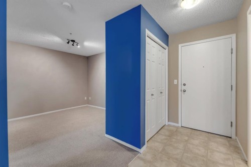 1109-505 Railway Street West, Cochrane, AB - Indoor Photo Showing Other Room