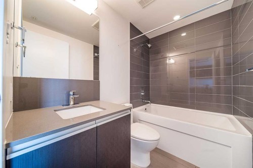 2203-1122 3 Street Se, Calgary, AB - Indoor Photo Showing Bathroom