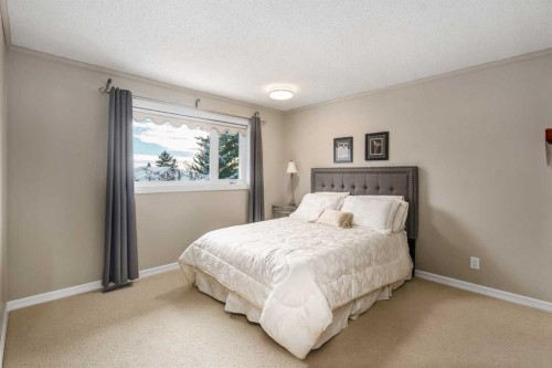 215 Edgemont Place Nw, Calgary, AB - Indoor Photo Showing Bedroom