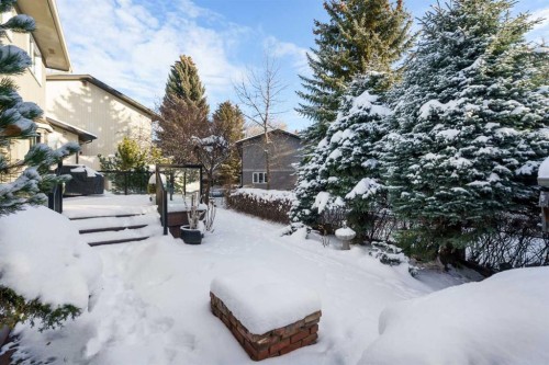 215 Edgemont Place Nw, Calgary, AB - Outdoor