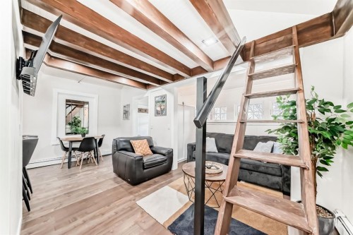 3835 Parkhill Street Sw, Calgary, AB - Indoor Photo Showing Other Room