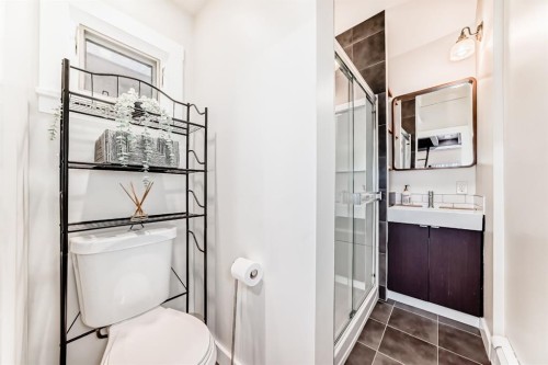 3835 Parkhill Street Sw, Calgary, AB - Indoor