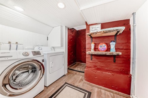 3835 Parkhill Street Sw, Calgary, AB - Indoor Photo Showing Laundry Room