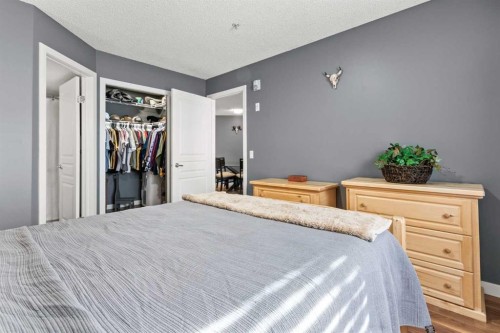 116-5115 Richard Road Sw, Calgary, AB - Indoor Photo Showing Bedroom