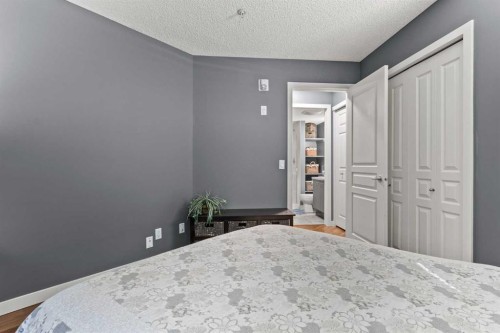 116-5115 Richard Road Sw, Calgary, AB - Indoor Photo Showing Bedroom
