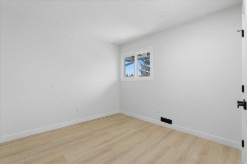 128 Deermoss Crescent Se, Calgary, AB - Indoor Photo Showing Other Room