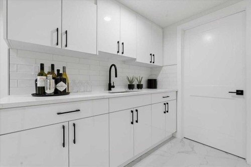 128 Deermoss Crescent Se, Calgary, AB - Indoor Photo Showing Other Room