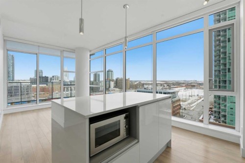 1002-1122 3 Street Se, Calgary, AB - Indoor Photo Showing Kitchen With Upgraded Kitchen