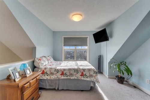 201-50 Belgian Lane, Cochrane, AB - Indoor Photo Showing Bedroom