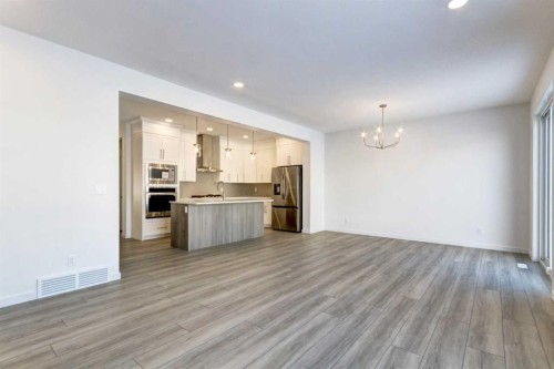 52 Magnolia Green Se, Calgary, AB - Indoor Photo Showing Kitchen