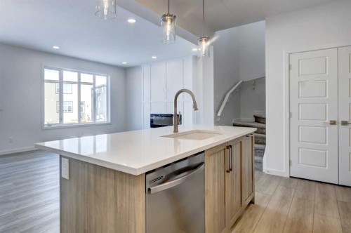 52 Magnolia Green Se, Calgary, AB - Indoor Photo Showing Kitchen