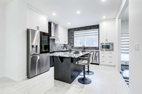 184 Rowmont Boulevard Nw, Calgary, AB - Indoor Photo Showing Kitchen With Upgraded Kitchen