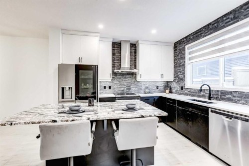 184 Rowmont Boulevard Nw, Calgary, AB - Indoor Photo Showing Kitchen With Upgraded Kitchen