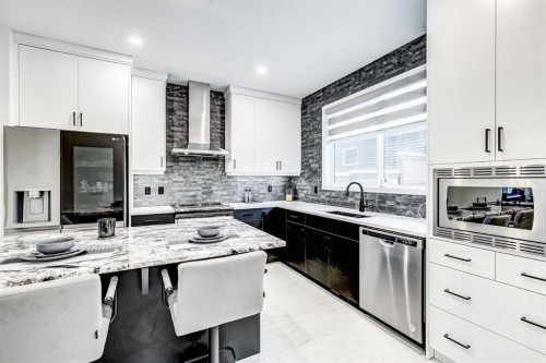 184 Rowmont Boulevard Nw, Calgary, AB - Indoor Photo Showing Kitchen With Upgraded Kitchen