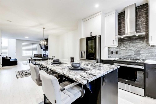 184 Rowmont Boulevard Nw, Calgary, AB - Indoor