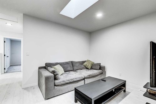 184 Rowmont Boulevard Nw, Calgary, AB - Indoor