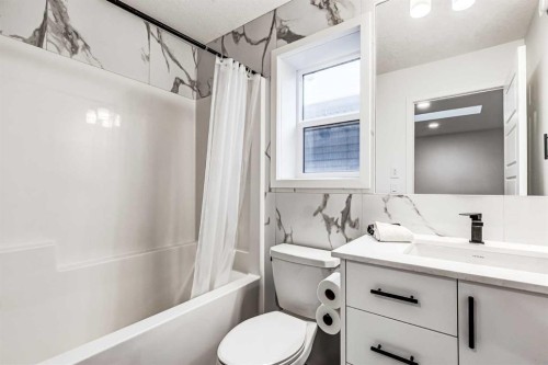 184 Rowmont Boulevard Nw, Calgary, AB - Indoor Photo Showing Bathroom