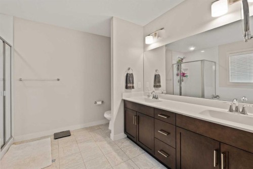 6 Crestridge Mews Sw, Calgary, AB - Indoor Photo Showing Bathroom