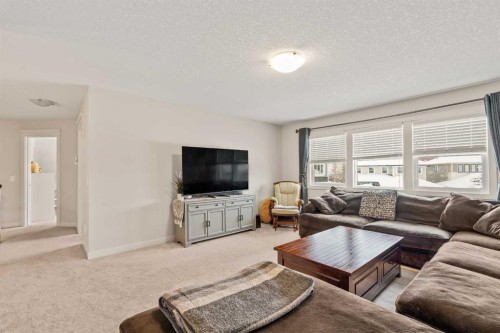 6 Crestridge Mews Sw, Calgary, AB - Indoor Photo Showing Living Room