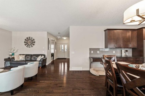 6 Crestridge Mews Sw, Calgary, AB - Indoor Photo Showing Living Room