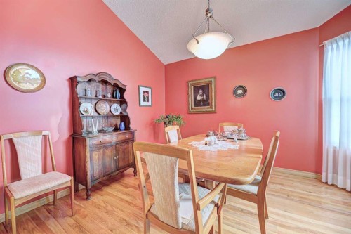 73 Cresthaven View Sw, Calgary, AB - Indoor Photo Showing Dining Room
