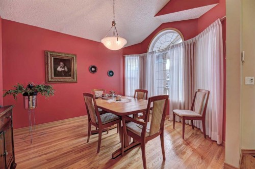 73 Cresthaven View Sw, Calgary, AB - Indoor Photo Showing Dining Room