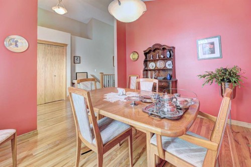 73 Cresthaven View Sw, Calgary, AB - Indoor Photo Showing Dining Room