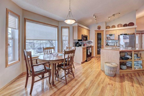 73 Cresthaven View Sw, Calgary, AB - Indoor Photo Showing Dining Room