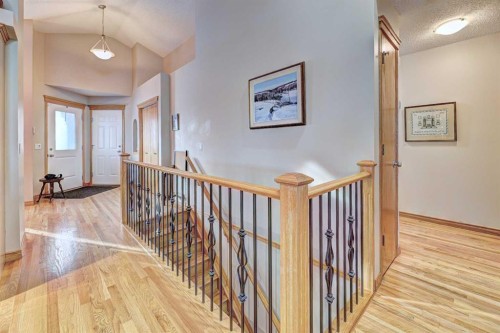 73 Cresthaven View Sw, Calgary, AB - Indoor Photo Showing Other Room