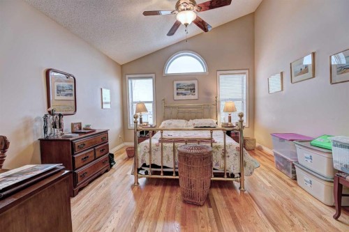 73 Cresthaven View Sw, Calgary, AB - Indoor Photo Showing Dining Room